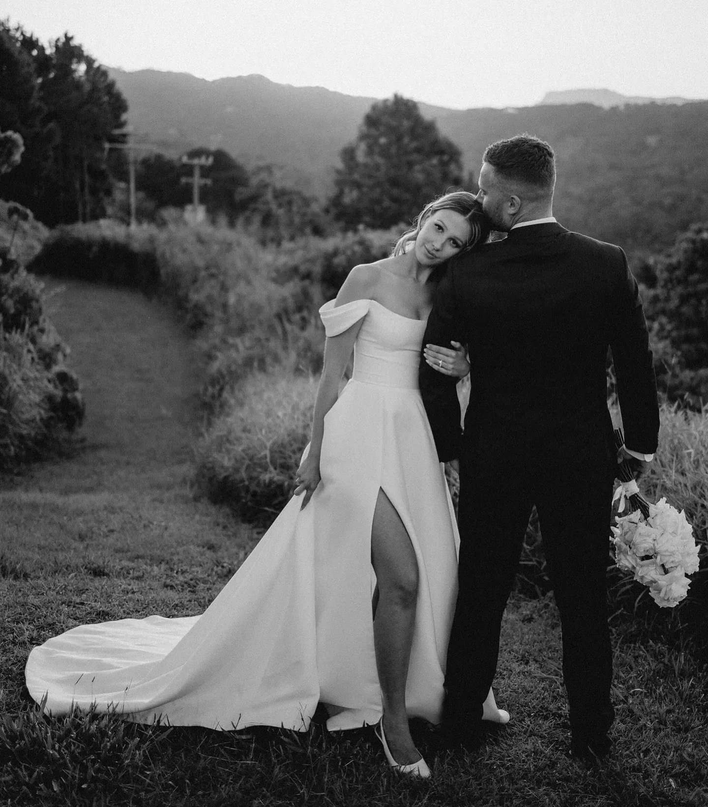 New  A-line bridal dress Sexy minimalist backless side slit with floor length beach Boho elegant bridal party dress