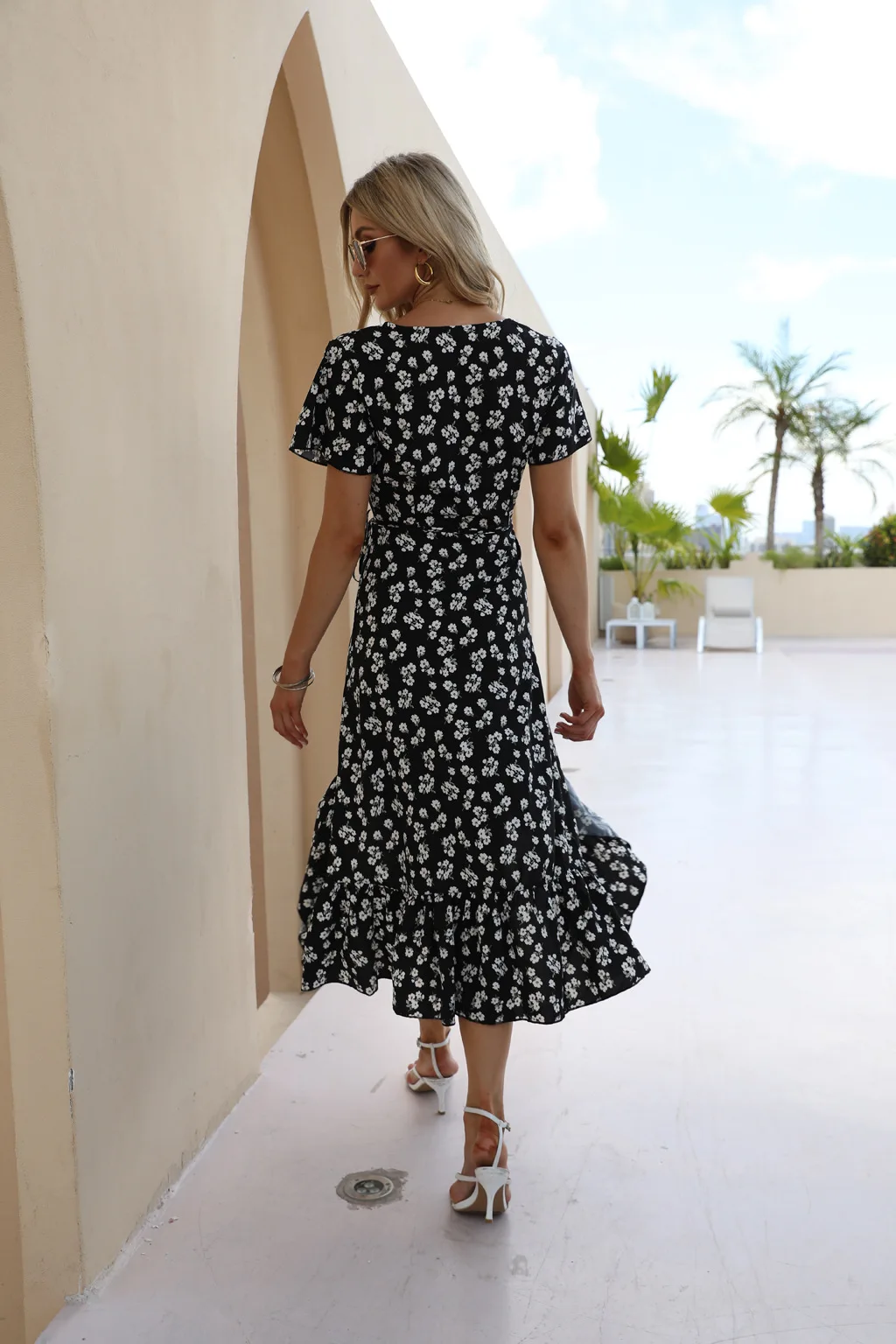 ฤดูร้อนผู้หญิงชุดดอกไม้เซ็กซี่ V คอลําลองดอกไม้พิมพ์วันหยุดแขนสั้น Sundress Boho Beach Dresses Lady Vestidos Mujer