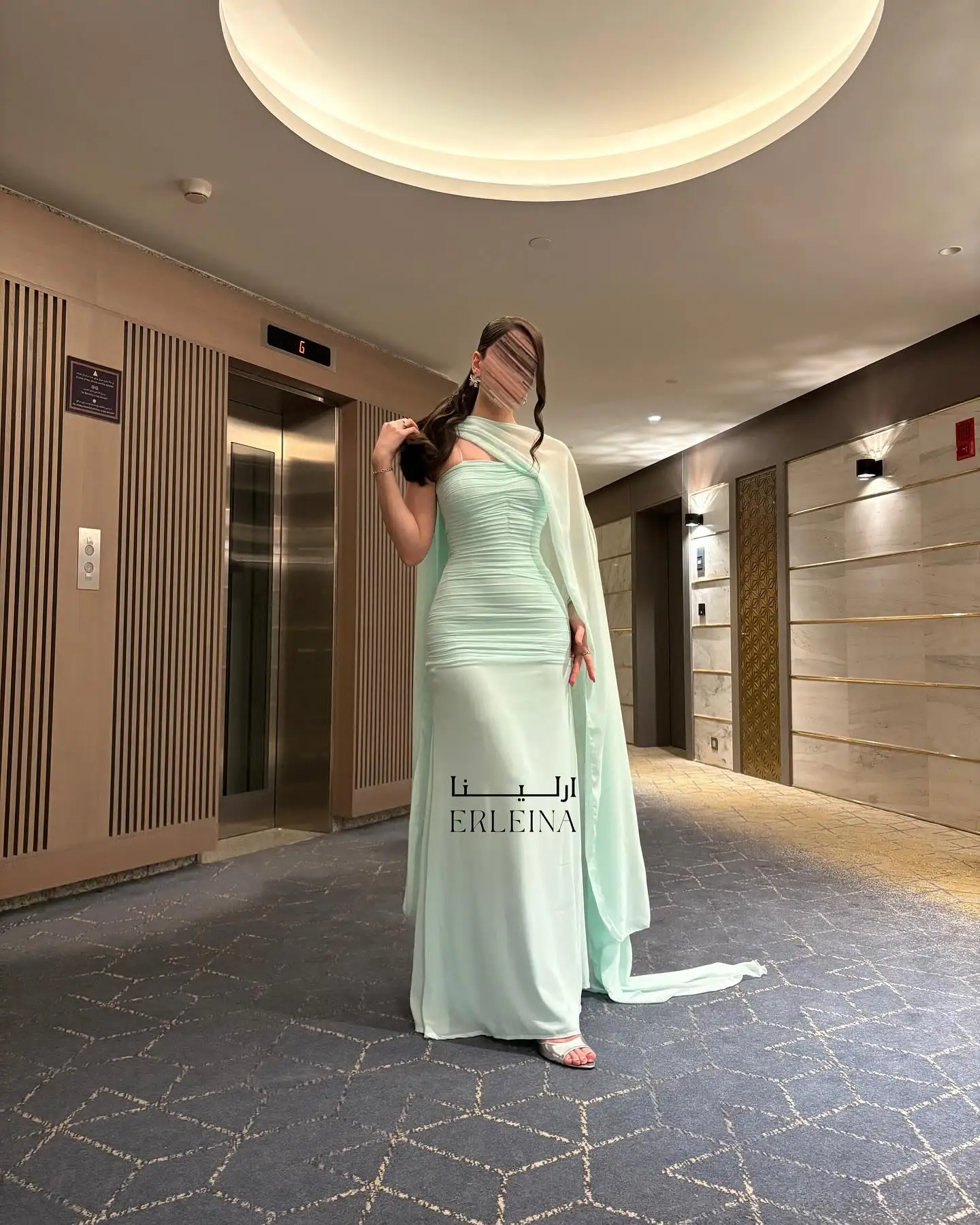 밀라 민트 그린 스트랩리스 프롬 드레스 루치드 슬림핏 롱 시어 케이프 맞춤형 정장 이브닝 가운 우아한 갈라 드레스