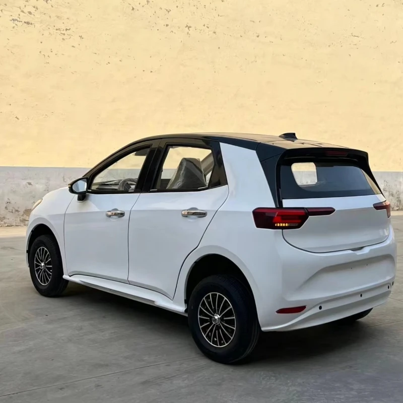 Four-wheel low-speed new energy vehicle, four doors and five seats, 50 kilometers per hour, high-quality family adult car