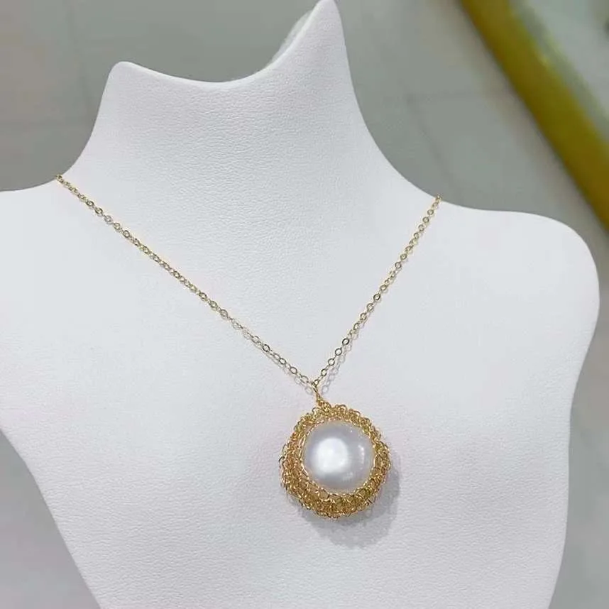 

Pearl necklace near-round temperament clavicle chain female luxury light luxury 14k gold natural freshwater pearl chain