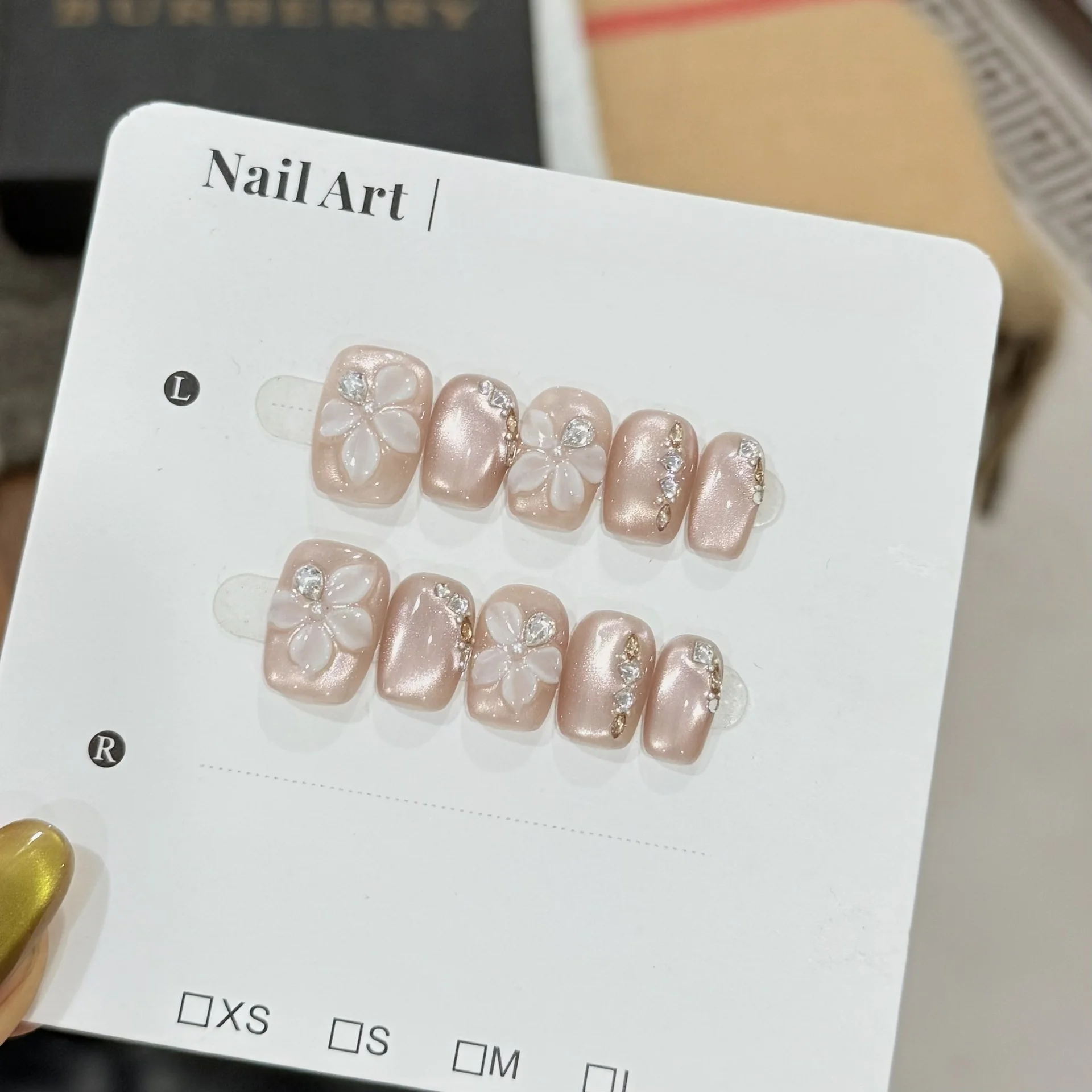 

10pcs Carved Pearl Chain Handmade Nails Summer Nude Pink Cat-Eye Press-On Nail Short Square Fake Nail for Women&Girl False Nail