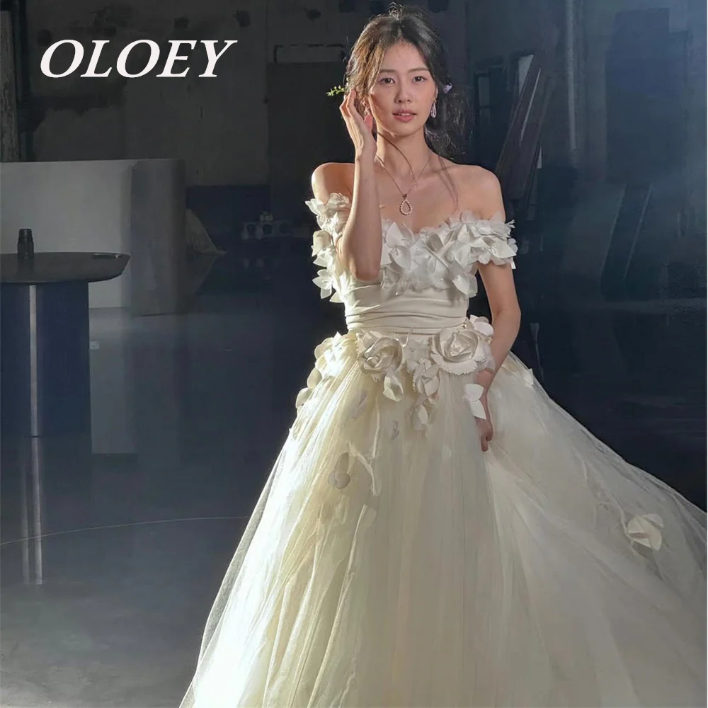 

OLOEY Elegant Off the Shoulder Wedding Dresses Pleats Tulle Satin 3D Flowers Bridal Gowns Lace-up Back Floor Length Customized