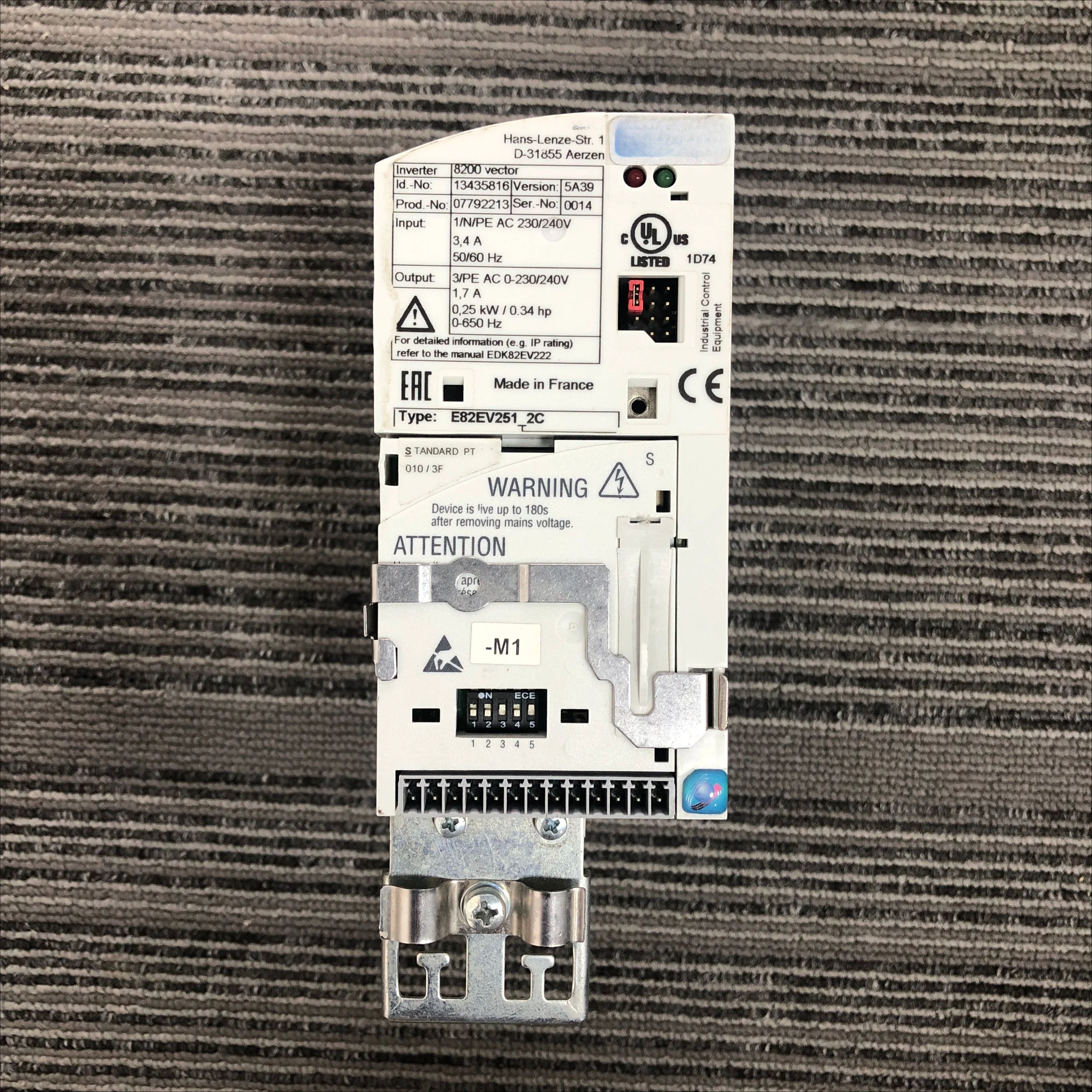 E82EV251_2C for Lenze 8200 frequency converter 0.25KW 220V with IO board original disassembly