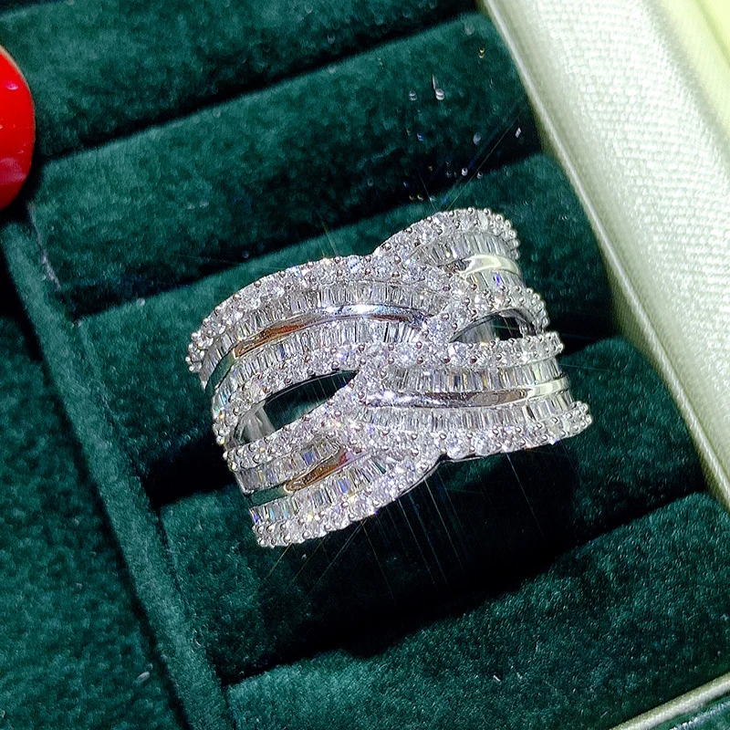 Huitan Bling Bling Damen-Ringe, breit, voll gepflastert, brillanter CZ-Stein, wunderschöne Braut, Hochzeit, Party, Zubehör, Twist, Modeschmuck