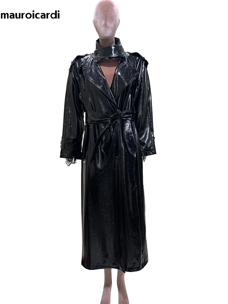 Mauroicardi 가을 여성을위한 엑스트라 롱 반짝 이는 반사 핑크 Pu 가죽 트렌치 코트 더블 브레스트 유럽 패션 오버 코트