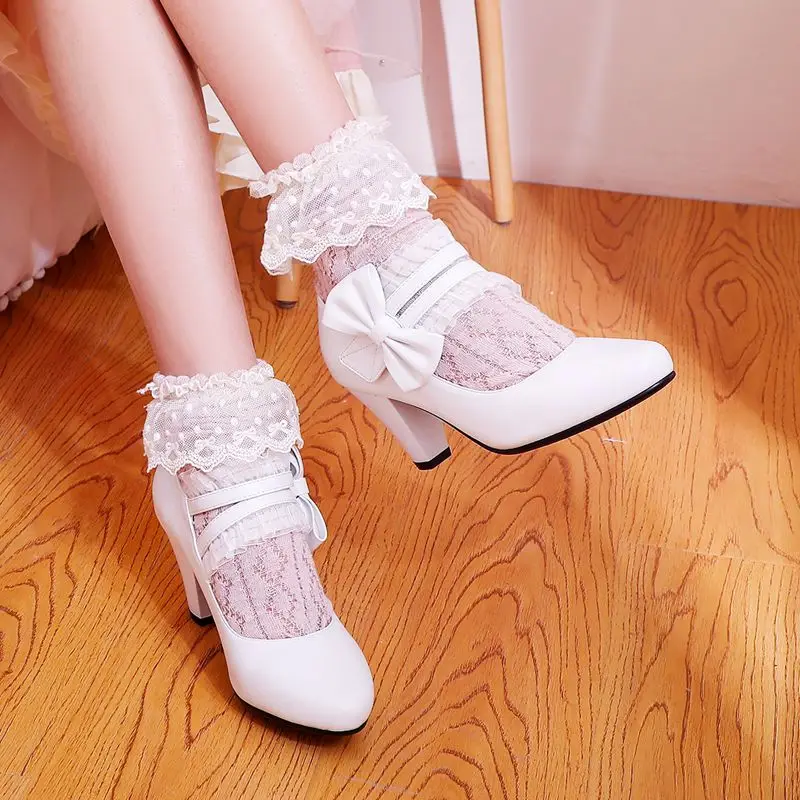 REAVE CAT 2026 تصميم جديد النساء مضخات جولة تو 7.5 سنتيمتر حذاء بكعب سميك هوك حلقة Bowknot الحلو اليومية لوليتا أحذية كبيرة الحجم 41 42 43