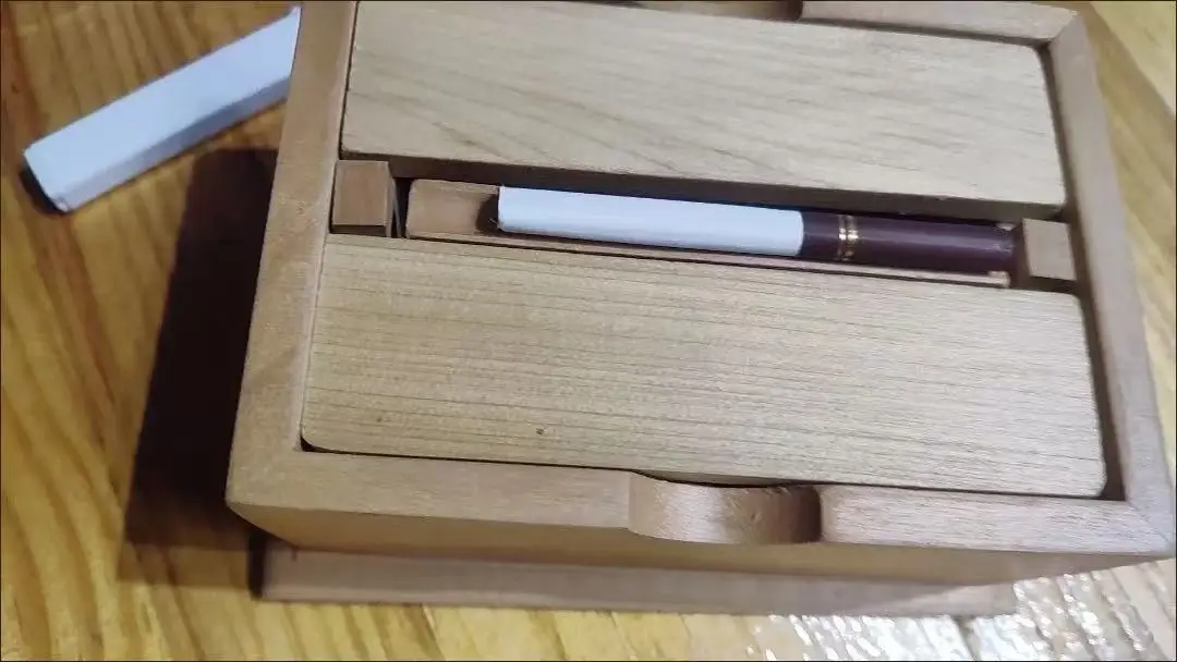 Divertente scatola puzzle in legno con portasigarette segreto automatico Scomparto magico Rompicapo Giocattoli in legno Scatole puzzle regalo per adulti