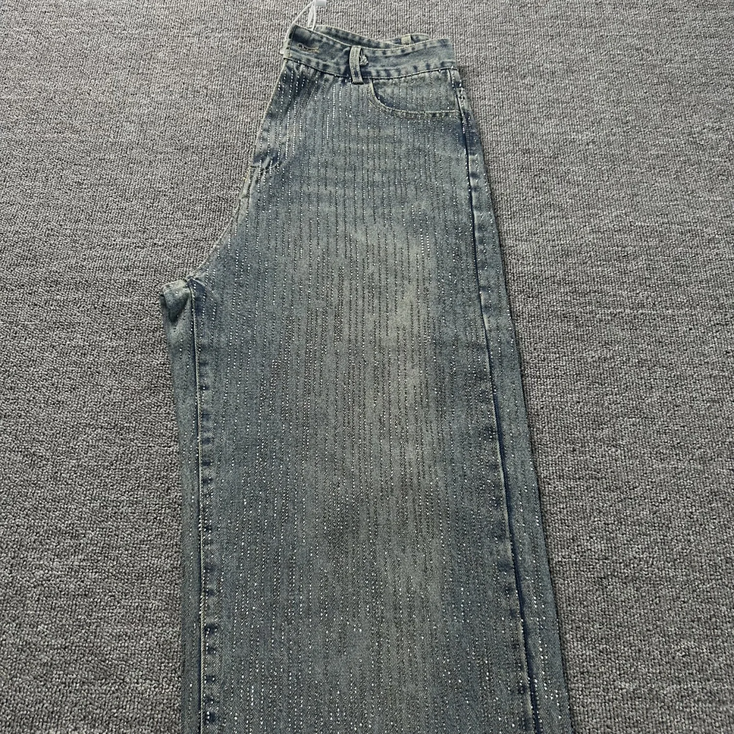 กางเกงยีนส์ขากว้างสไตล์สตรีทแฟชั่นสำหรับผู้หญิง แบรนด์ใหม่ ฤดูใบไม้ผลิ/ฤดูใบไม้ร่วง ประดับด้วยงานปัก