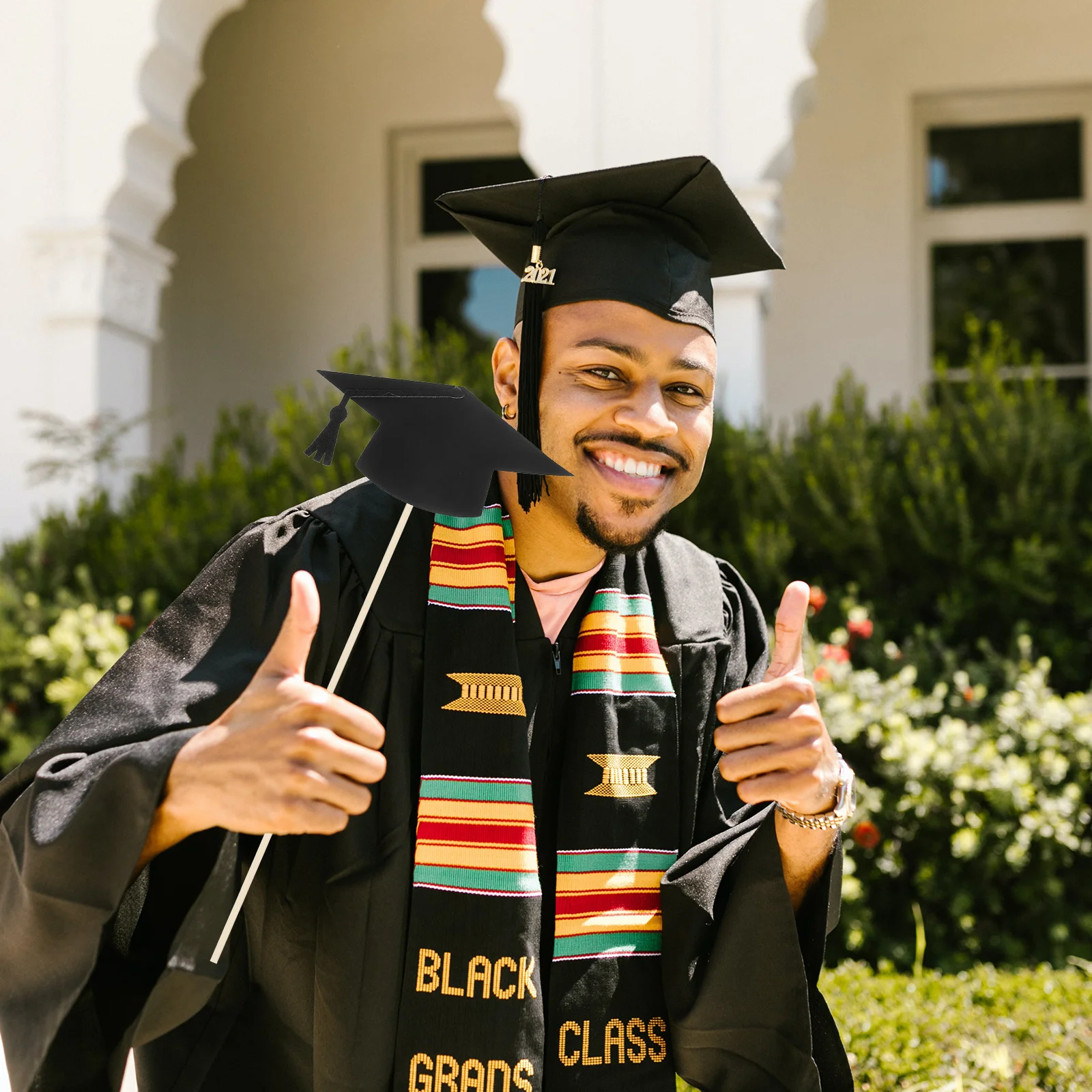 

12Pcs Graduation Cap Vase Picks Unique Paper Wood Decorative Sticks for Cake Cupcake Centerpieces Grad 2024 Party Table