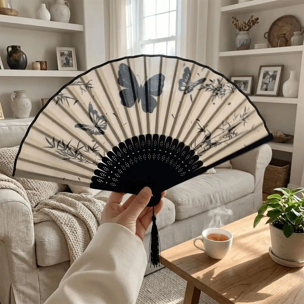 Vintage Silk Folding Fan Wooden Handle Butterfly Print Hand Fold Fan with Tassel Chinese Style Classical Dance Fan Wedding Gifts