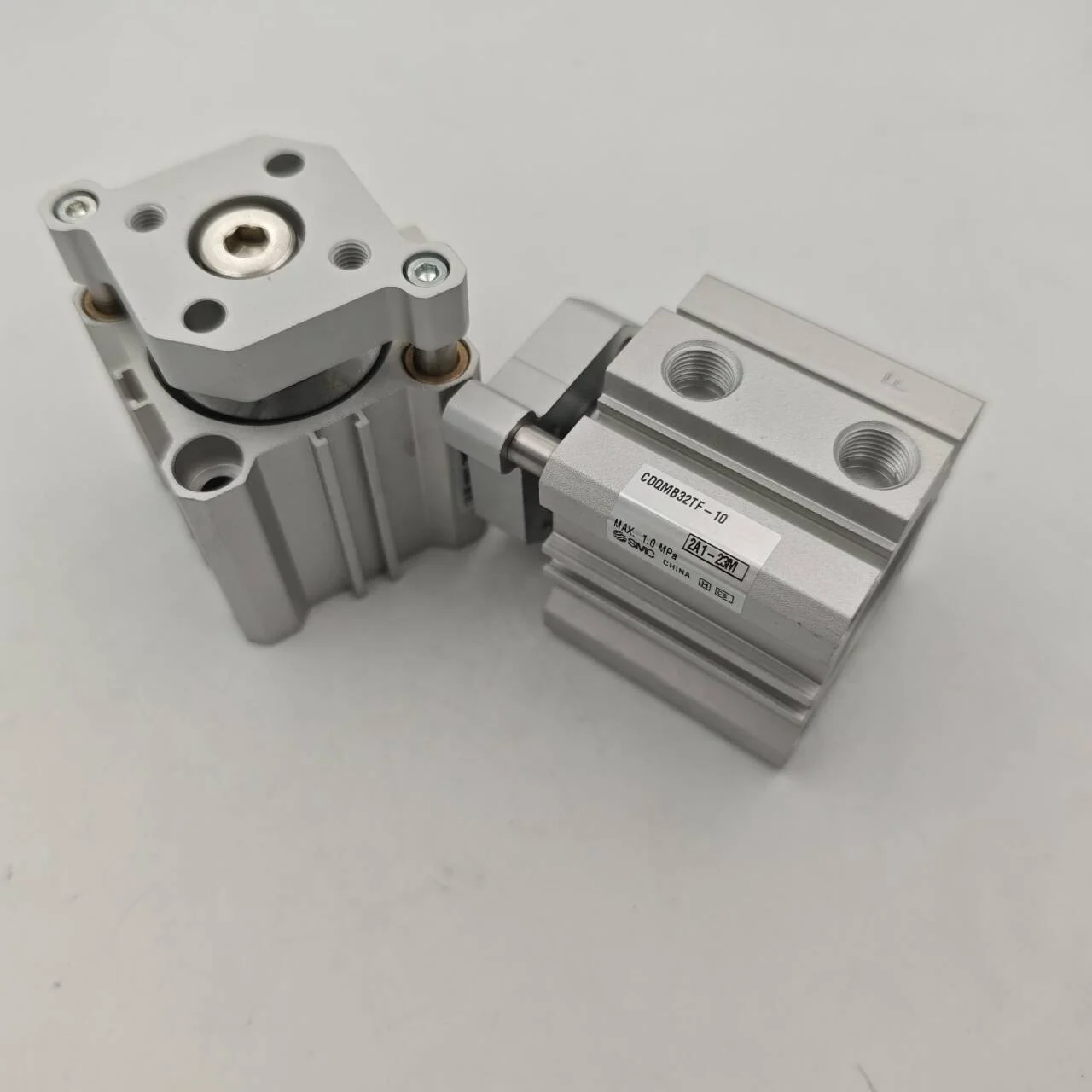 Cilindro sottile originale SMC CDQMB32TF-10 Cilindro con stelo guida