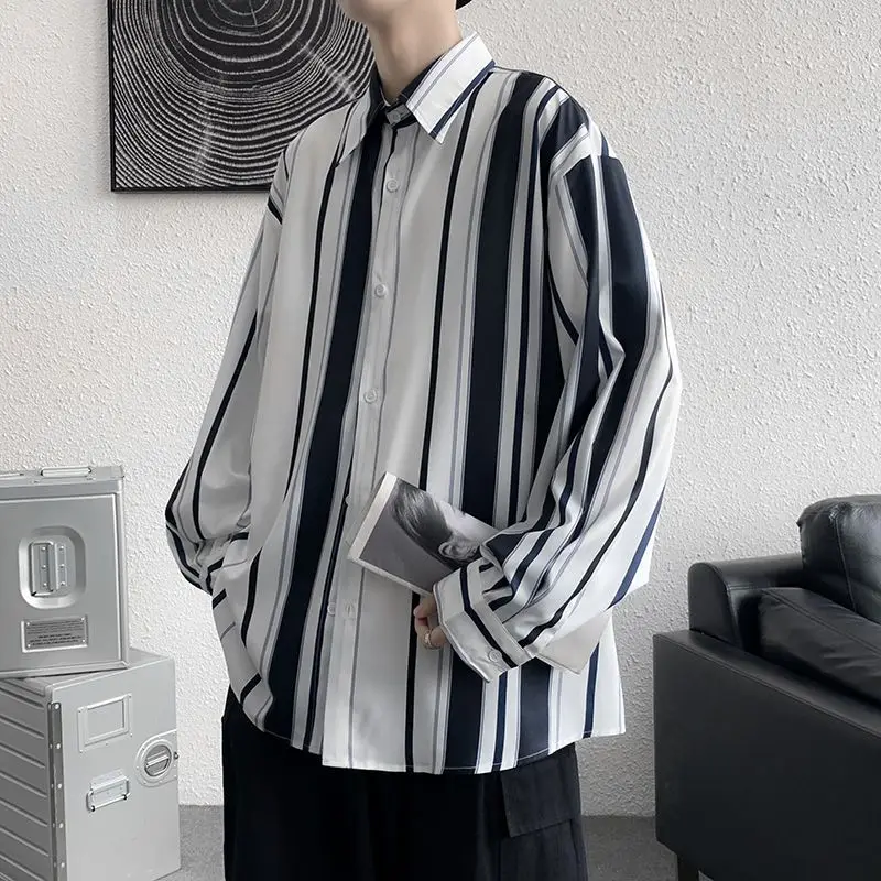 Chemise rayée à manches longues pour hommes, vêtements de tempérament, version coréenne, tendance de la mode, brise de Hong Kong, printemps, nouveau, 2023