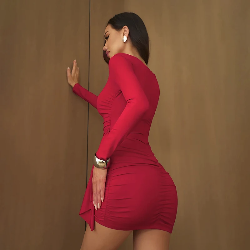 Einfarbiges, plissiertes Kleid mit langen Ärmeln, tailliertem Schnitt und schmaler Passform, kurzes Kleid mit elegantem Flair. – Detail 8