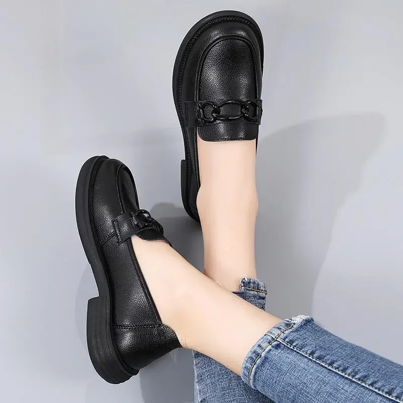 Mocasines antideslizantes de fondo suave para mamá de mediana edad con parte inferior plana de cuero único para mujer de primavera y otoño Mokasin