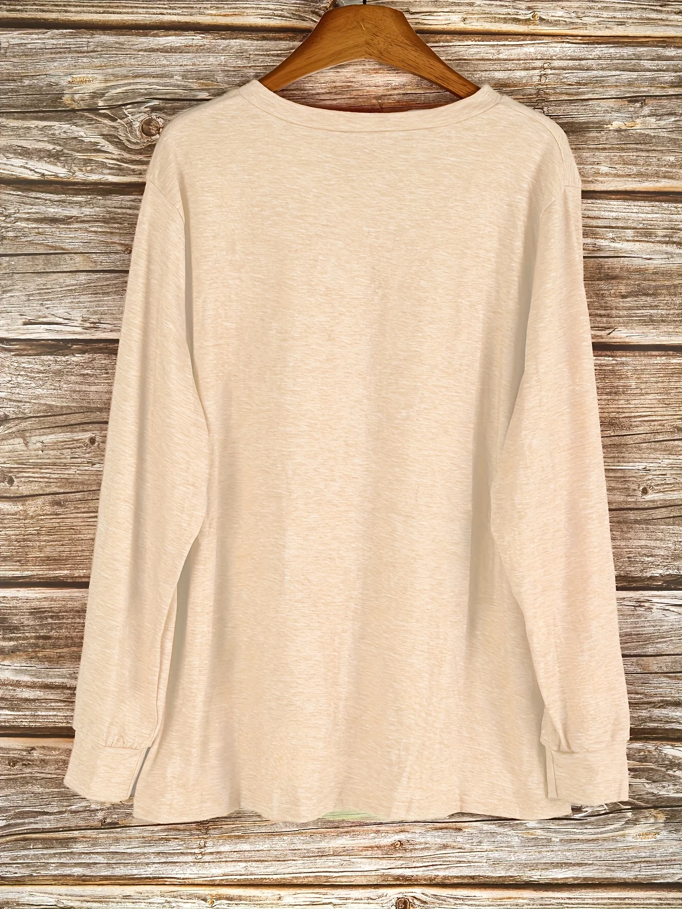 Bequemes Übergrößen-Langarm-Henley-Oberteil mit Knopfdetail für lässige Eleganz – Detail 2