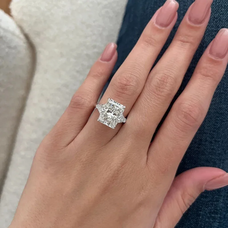 Women's 5CT Radiant‑Cut Three‑Stone Trilogy Engagement Wedding Ring With Trillion Side Stones HPHT CVD DEF VS‑VVS Lab‑Grown Diamond IGI Certified PT950 Platinum Plated Fine Jewelry Anniversary Party Gift For Her
