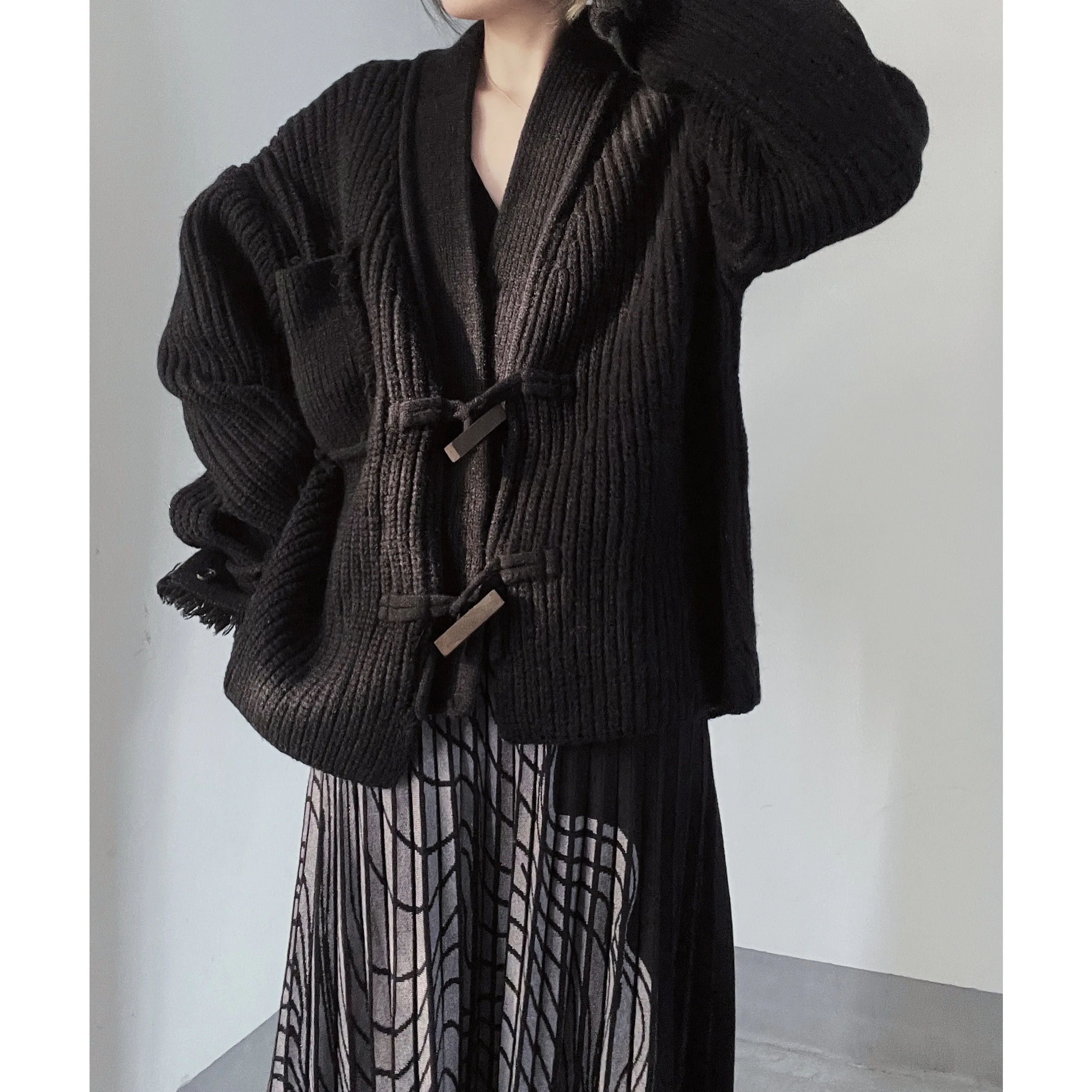 Heavy Weight Japanese Style Wooden Button Sweater Coat Autumn and Winter Thickening Warm Comfortable Knitwear Women's Coat