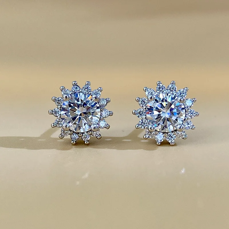 Moissanite Earrings for Men and Women PT950 White Gold Sunflower Design Versatile Sophisticated Ultra-Sparkling Platinum Earri