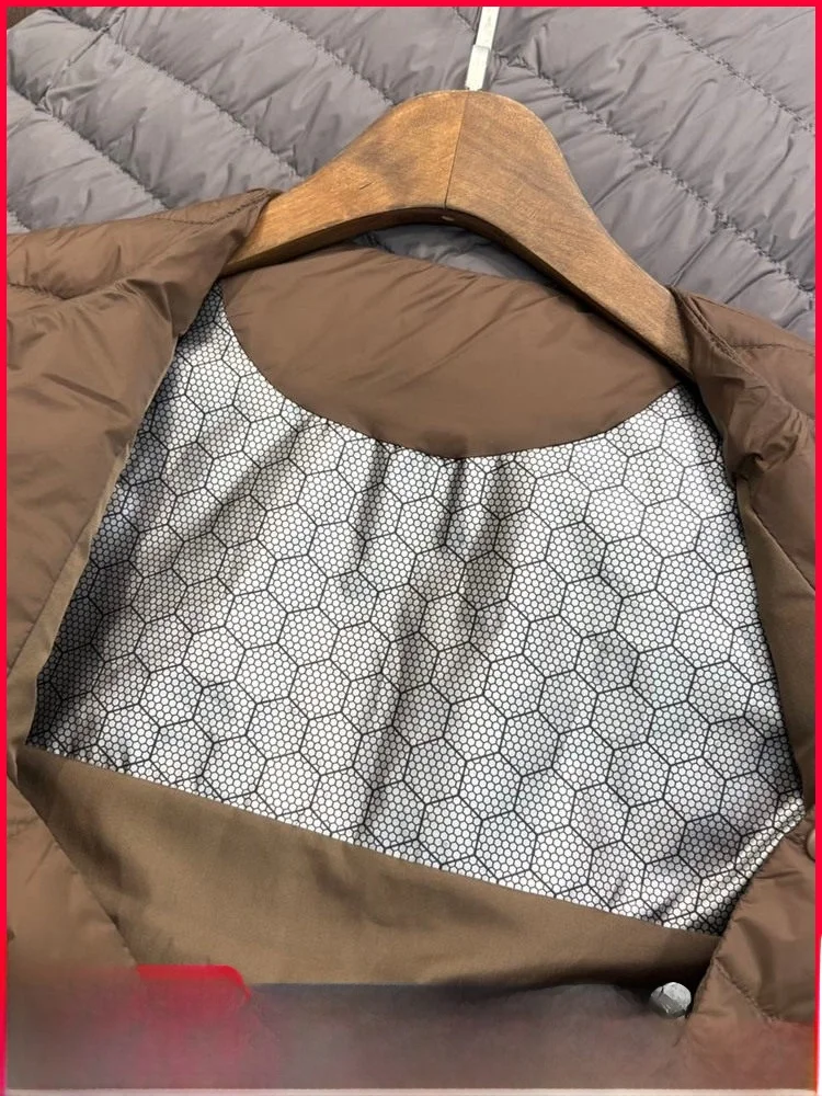 

Outdoor Men's Du down Vest Lightweight Warm Casual Pure Color Faionable Nylon Fabric Button Decorated Youth Outerwear