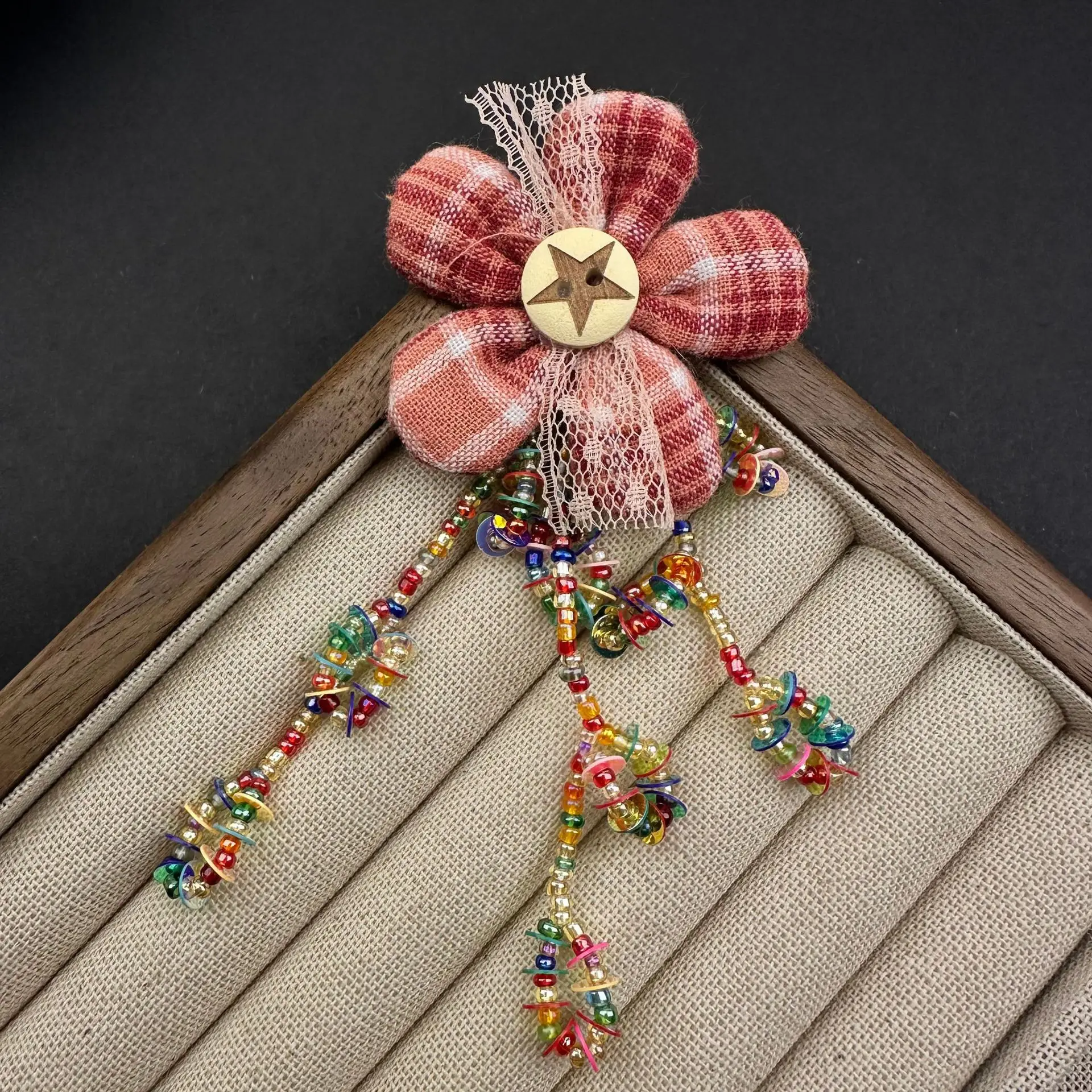

New Fabric Sunflower Tassel Flower Brooch Women's Fresh and Comfortable Accessory Pin Party Banquet Gift Chest Flower