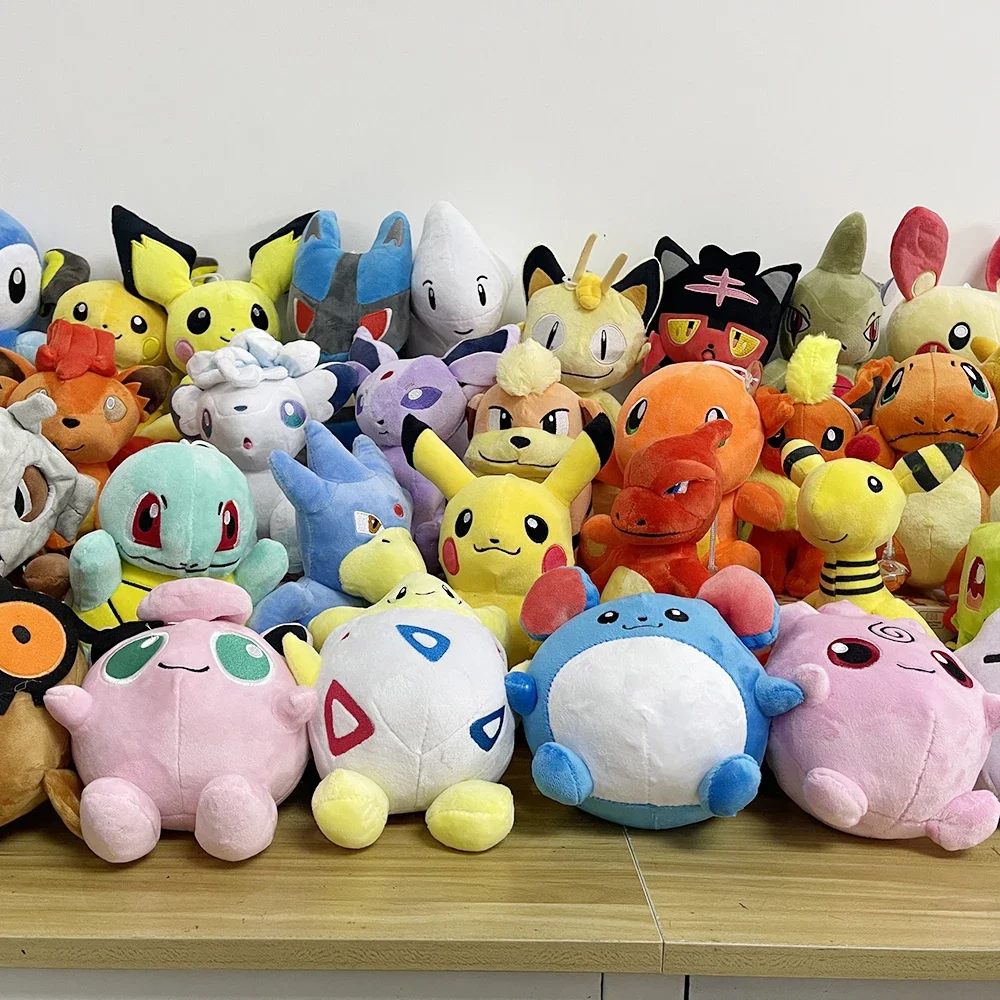 การ์ตูนอะนิเมะรูป Pokemon Plush Pikachu Squirtle Charmander Bulbasaur Peluche Charizard Gengar Mewtwo Steelix ตุ๊กตาตุ๊กตา