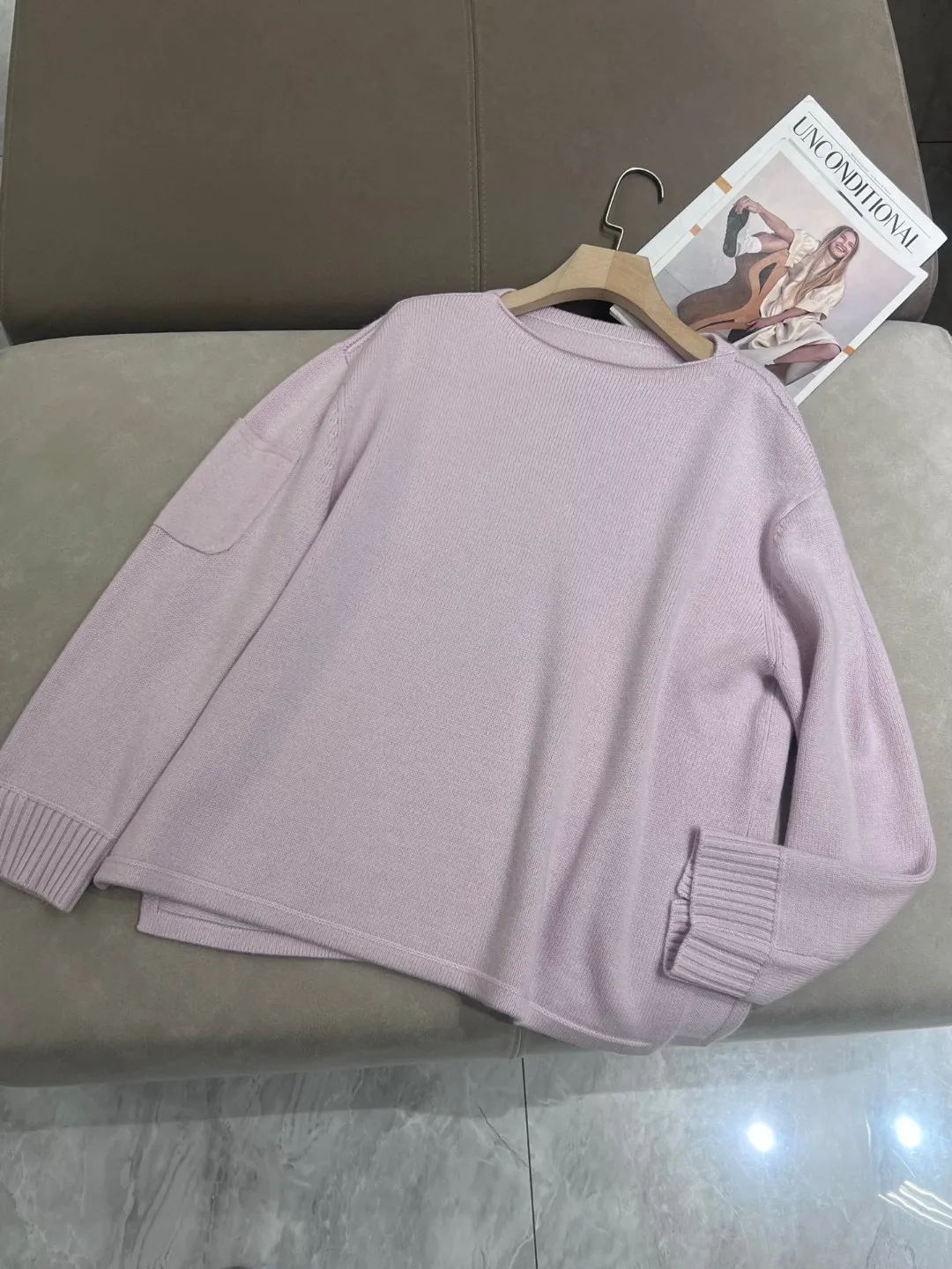 Luxurious high-quality loose fit 100% cashmere sweater