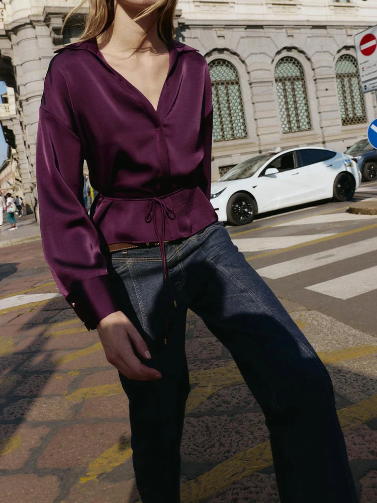 

Европейский и американский стиль, осенняя новая модная тенденция, простая женская однотонная однобортная рубашка с поясом, украшенная поясом