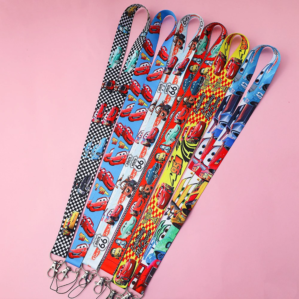 Pixar Automotive Lightning McQueen Rope ID Logo Clip Design colorato in stile anime adatto per chiavi, telefoni cellulari, cartoline stradali