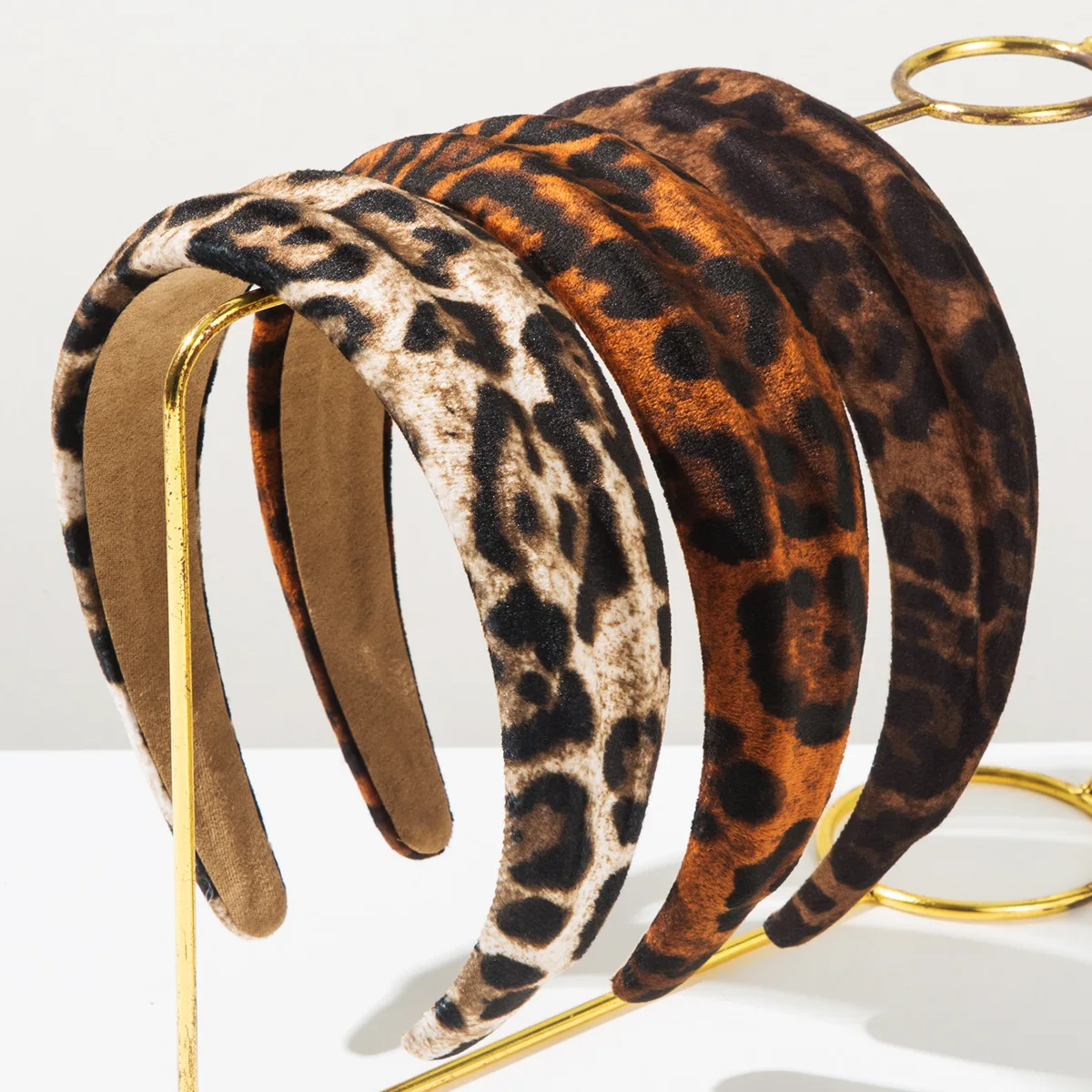 

European and American New Retro Leopard Print Embossed Design Velvet Headband Wide Edge Fashion Versatile Hair Accessory