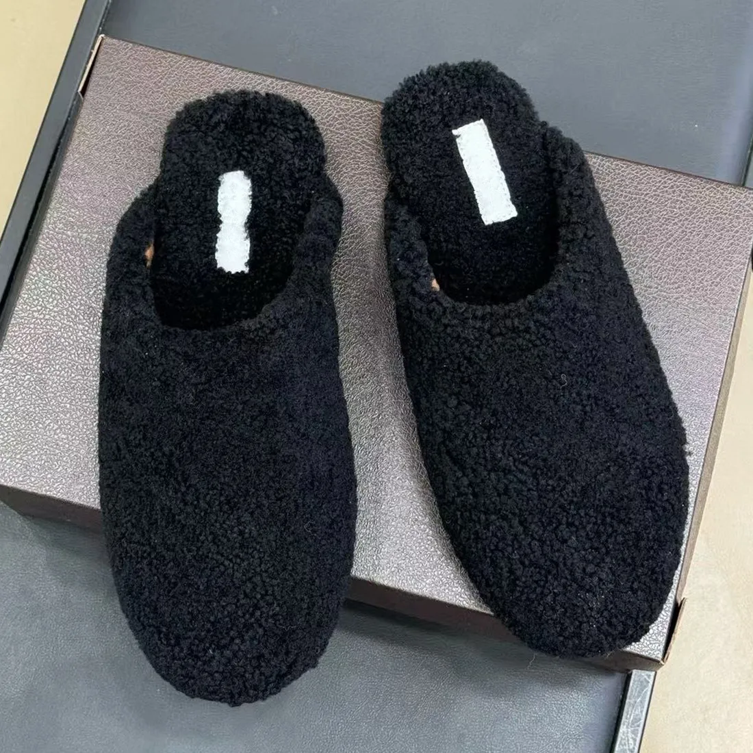 

2025 Autumn/Winter New Hairy Slippers Women's Sheep Fur Integrated Baotou Flat Bottom Outerwear Lazy Slippers