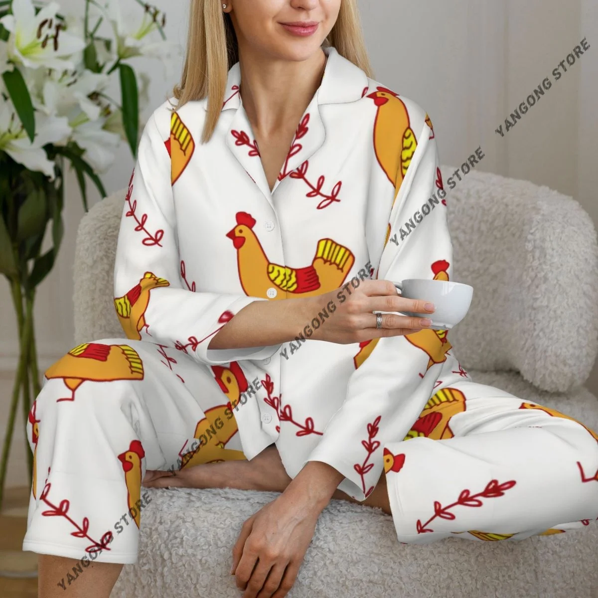 여성 잠옷 라운지웨어 치킨과 나뭇가지 배경 긴 소매 라펠 넥 셔츠와 신축성 있는 허리 바지 파자마 세트