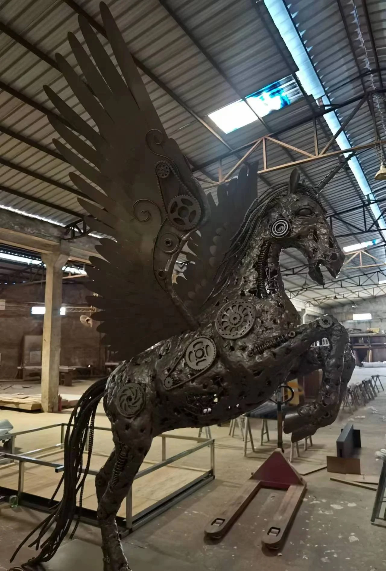 تمثال حصان مجنح معدني كبير الحجم حديث للحديقة الخارجية مصنوع من الفولاذ المقاوم للصدأ للخيال العلمي #6