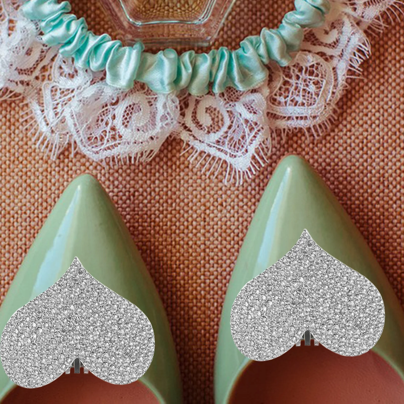 

2Pcs Heart Shoe Clips for Women Rhinestone Embellishments Detachable High Heels Flower Jewelry Pins Fashion Accessories