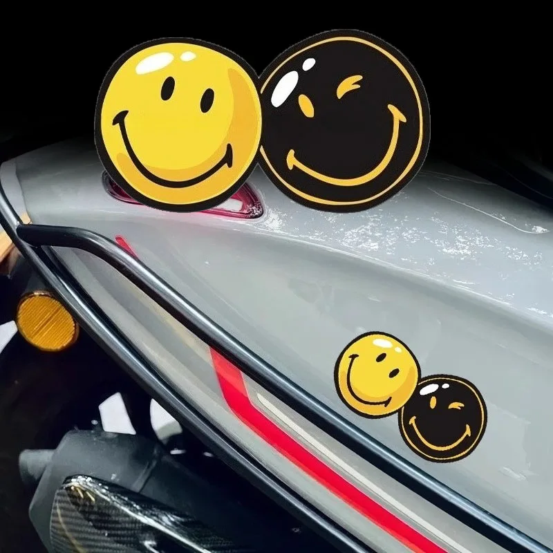 1PC Sorriso Adesivo per moto Impermeabile resistente all'usura per moto Pannello laterale Carenatura anteriore Scooter elettrico Decalcomania in vinile per auto