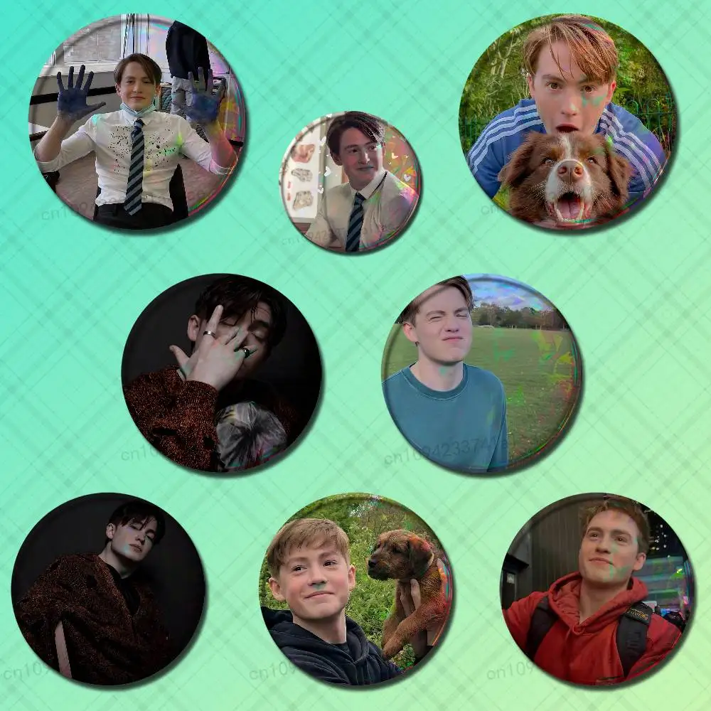 

Cute K-Kit C-Connor Actor Badges Round Cosplay Pin Bag Decor Fans Collect Friends Gifts Brooch Souvenir