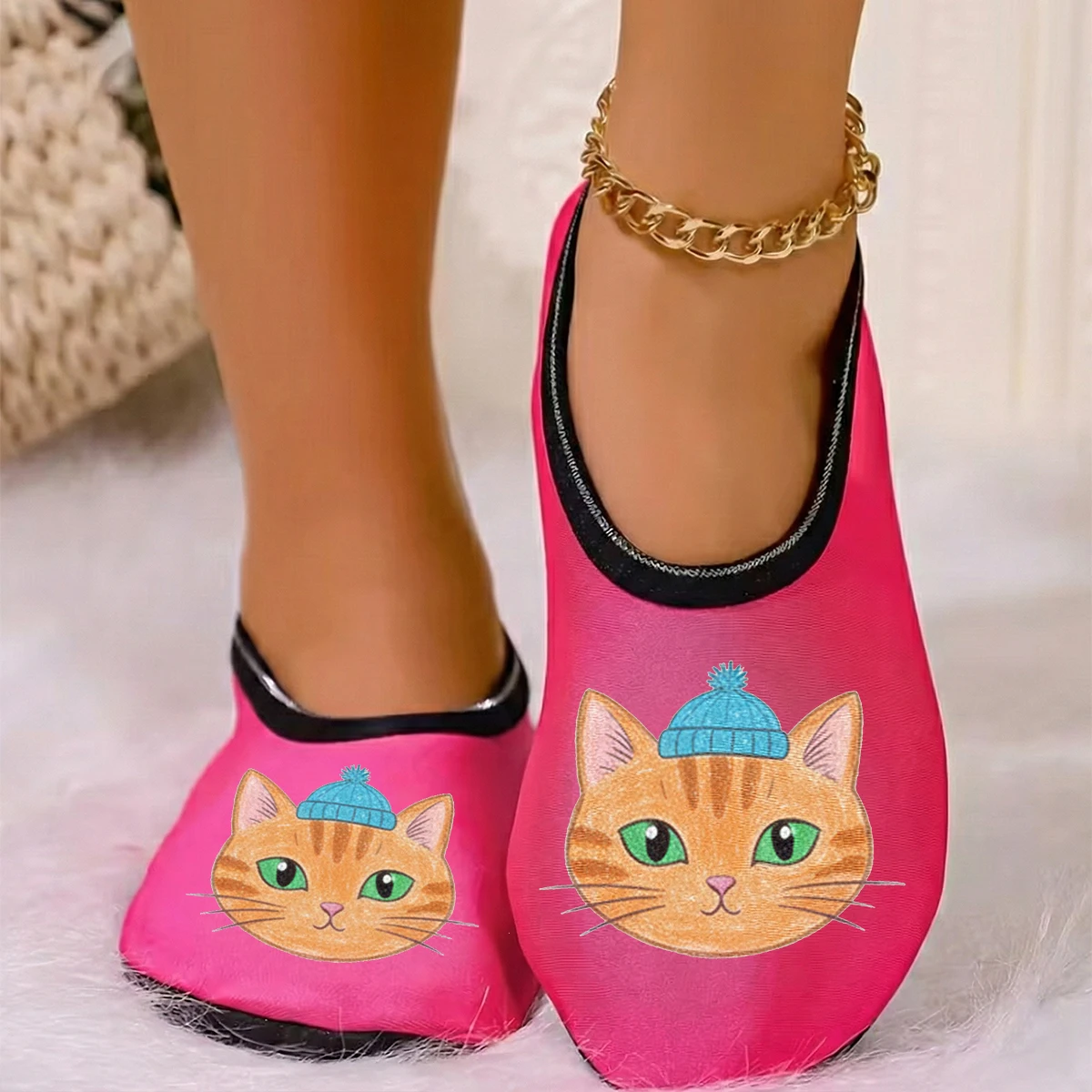 حيوانات صغيرة لطيفة يمكن ارتداؤها في الفصول الأربعة، شبشب أرضي داخلي عالي المرونة ومضاد للانزلاق مطبوع عليه قطة من جلد الغزال يسمح بمرور الهواء