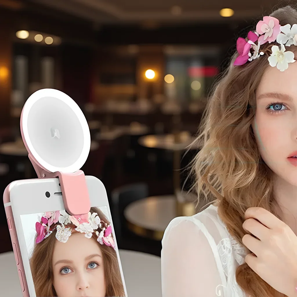 

Mini Clip-On Phone Ring Light, Rechargeable LED Selfie Fill Light, Portable for Mobile Phones, Makeup & Live Stream