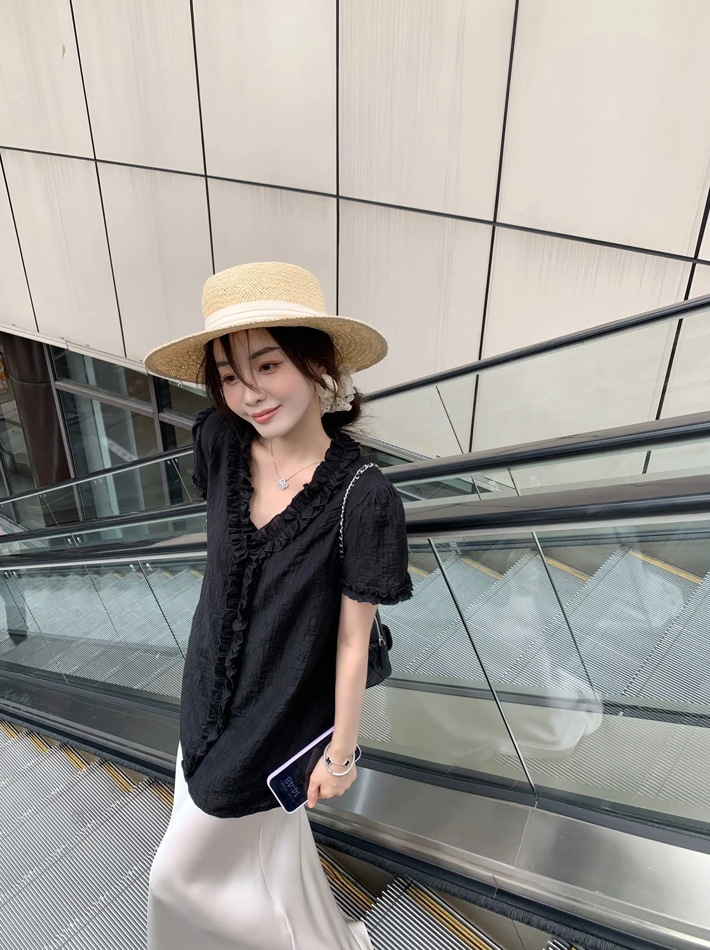 

Loose V-Ne T-irt with Lace Trim ort Sve Top And Acetate Skirt Set Women's Straight Cut Summer Faion Ladies' Tops