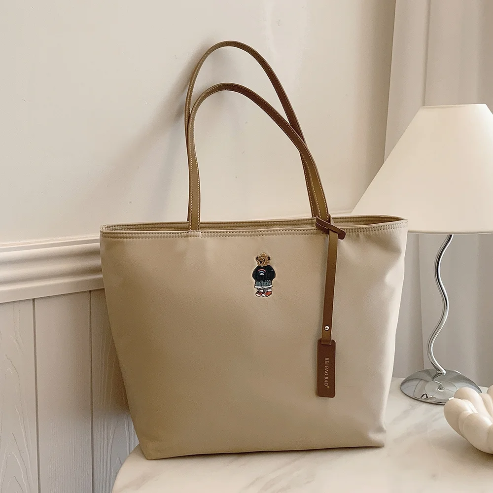 

Commuter large capacity tote bag versatile, simple embroidery, one shoulder, high-end outdoor handbag