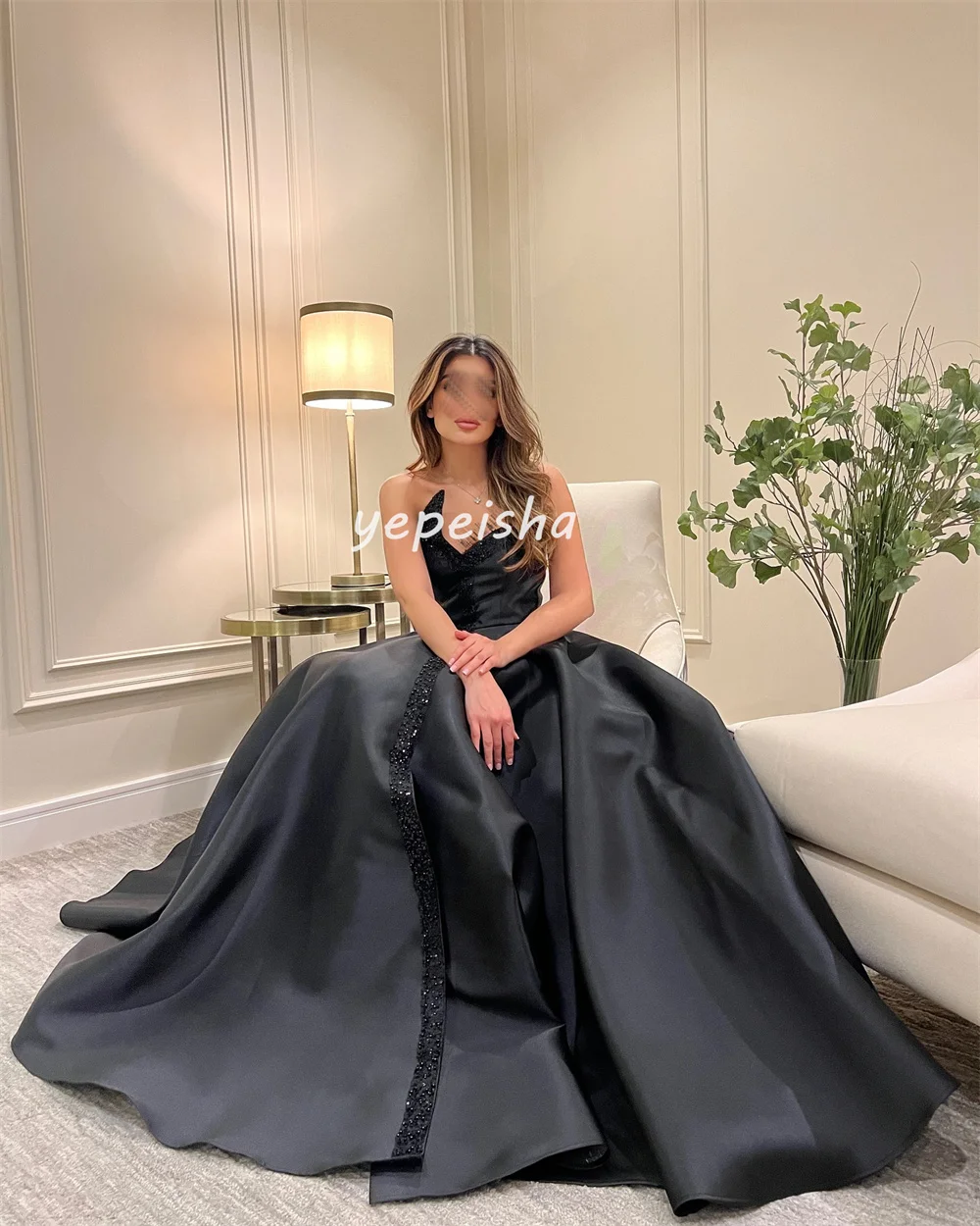 فساتين طويلة مخصصة معقدة متألقة مطرزة بالترتر على شكل حرف a بدون حمالات فساتين مناسبة مخصصة عالية الجودة رسمية