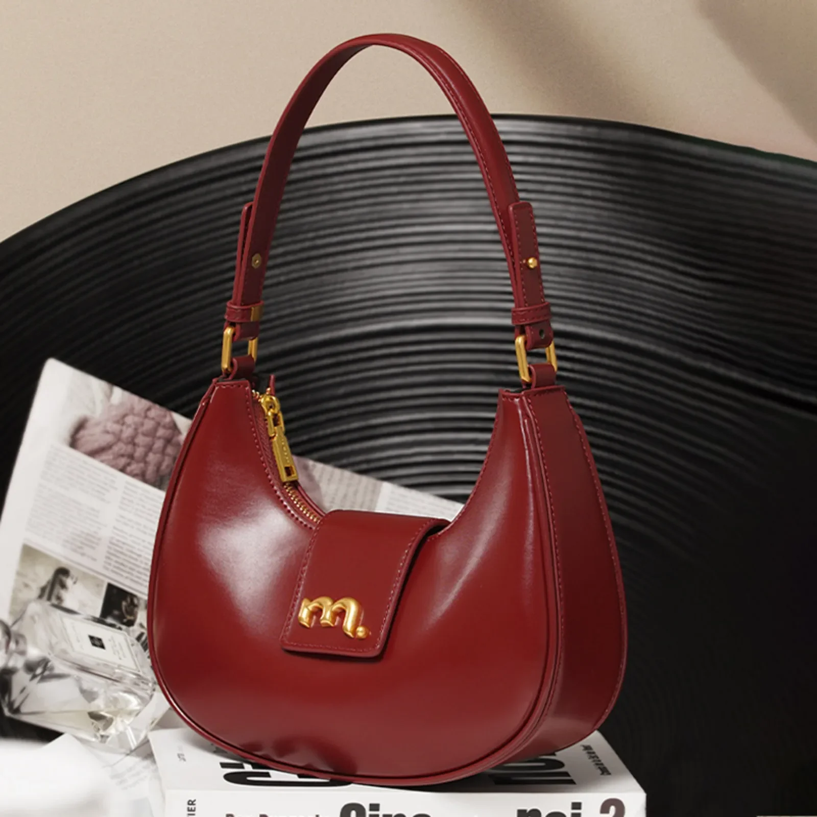 

ITAMOOD Vintage Red Underarm Bag for Christmas Crescent Fashion High-End Genuine Leather Textured Small Handheld Shoulder Bag