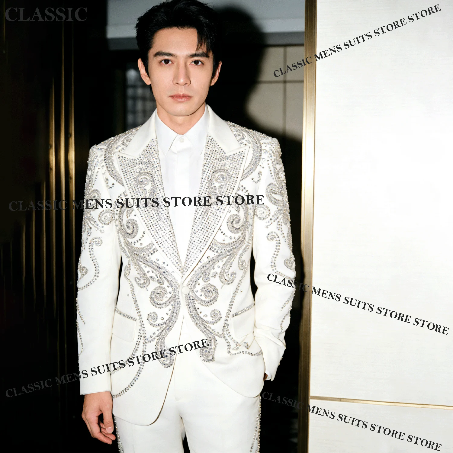 

Customized Glitter Tuxedos Men Suits Diamond Decoration Peaked Lapel Groom 2 Pieces Set Handsome Wedding Male Prom Blazers suits