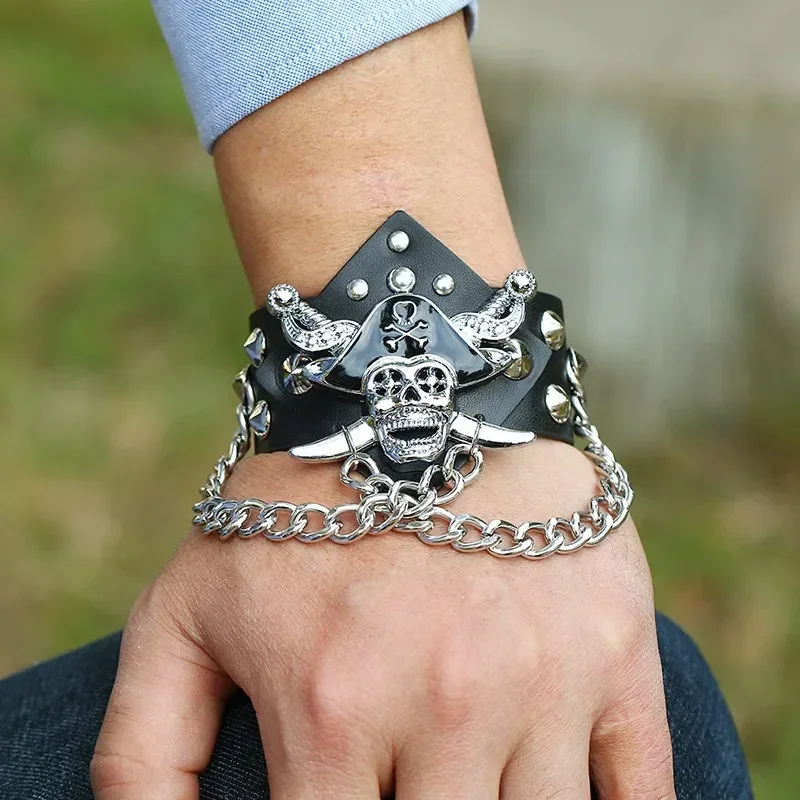 Hip Hop Rock PU Leather Bracelet Men and Women Punk Spikes Rivets Skull Heart Cross Creative Party Bracelet Jewelry Accessories