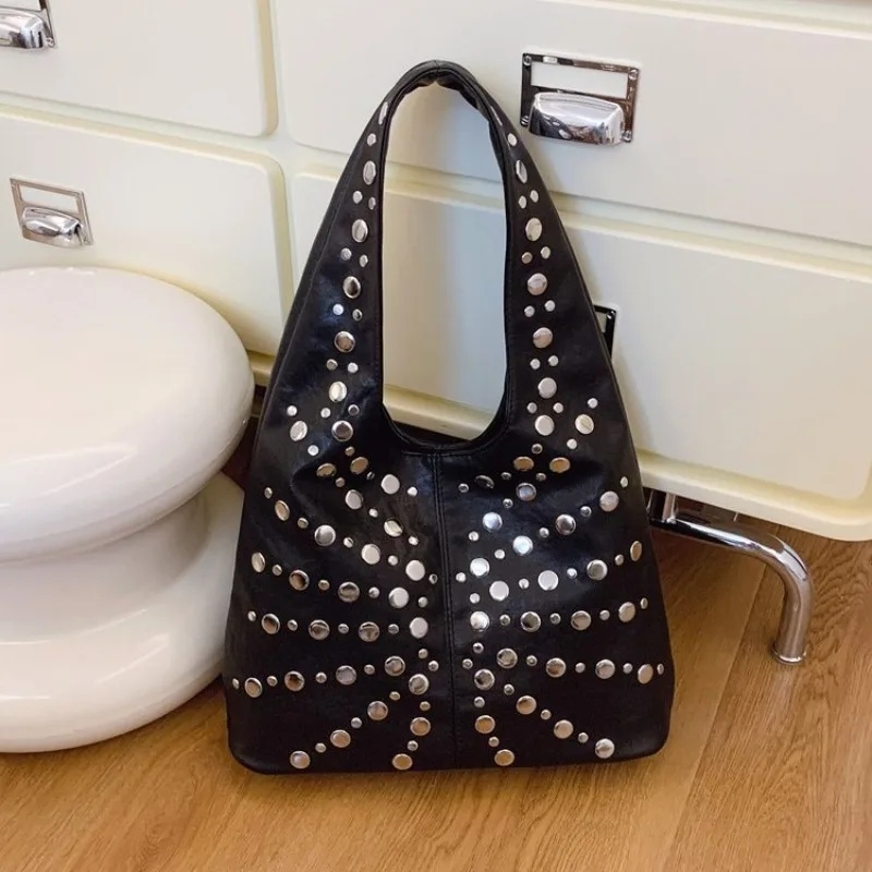 

Women's Outstanding Crossbody Bag Exceptional Design And Remarkable Features For Special Women Usage