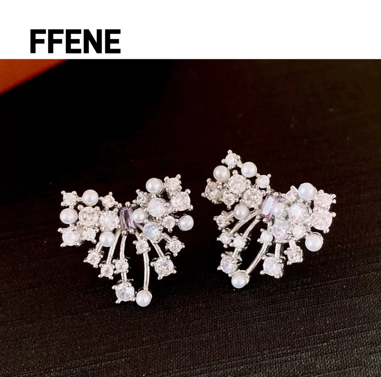 

Popular French temperament zircon butterfly bow pearl necklace luxurious high-end feeling collar chain pendant design sense