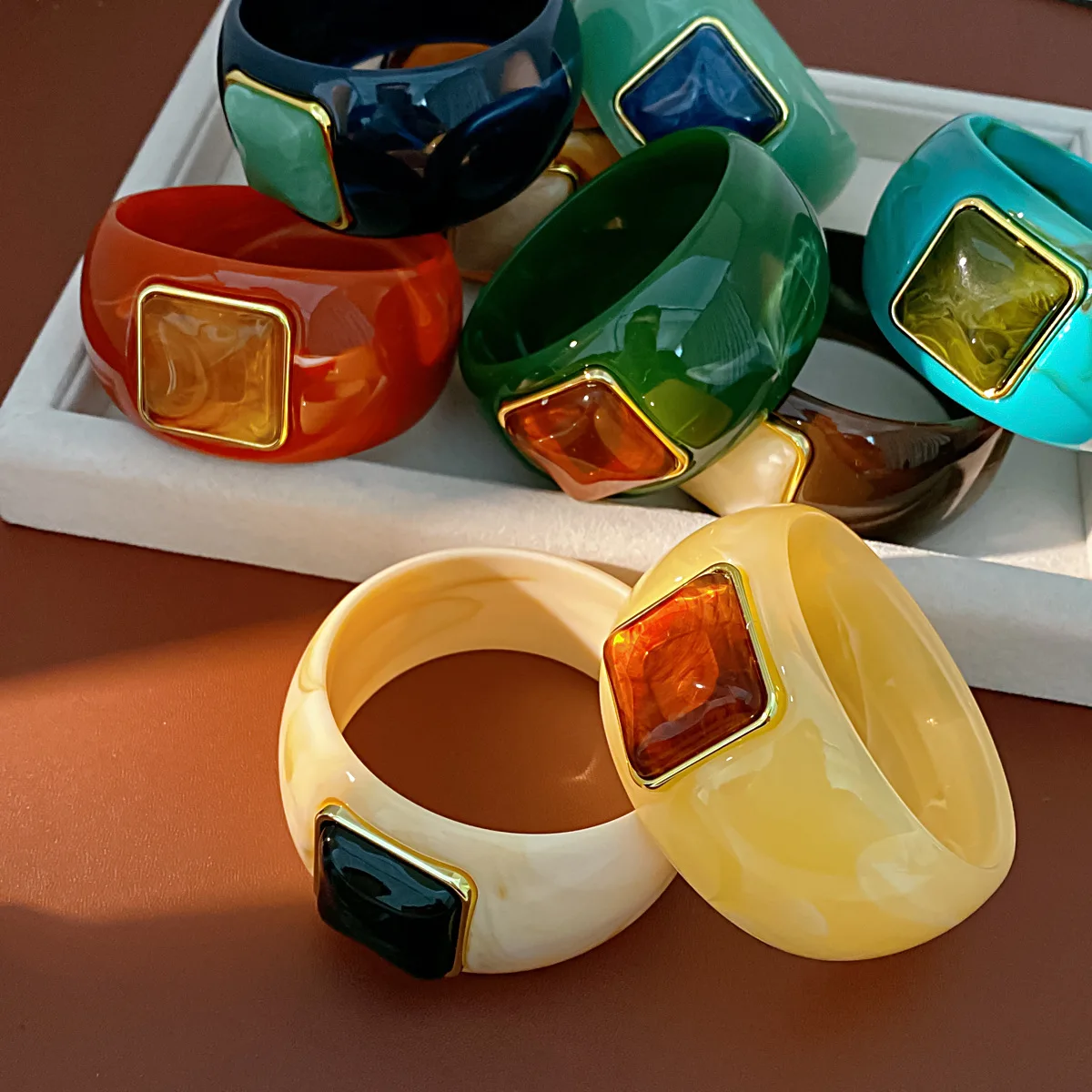 Western-Style Acrylic Square Gradient Bangle Simple Elegant Boldly Unique Lightweight Luxury Niche Design Wristwear for Women