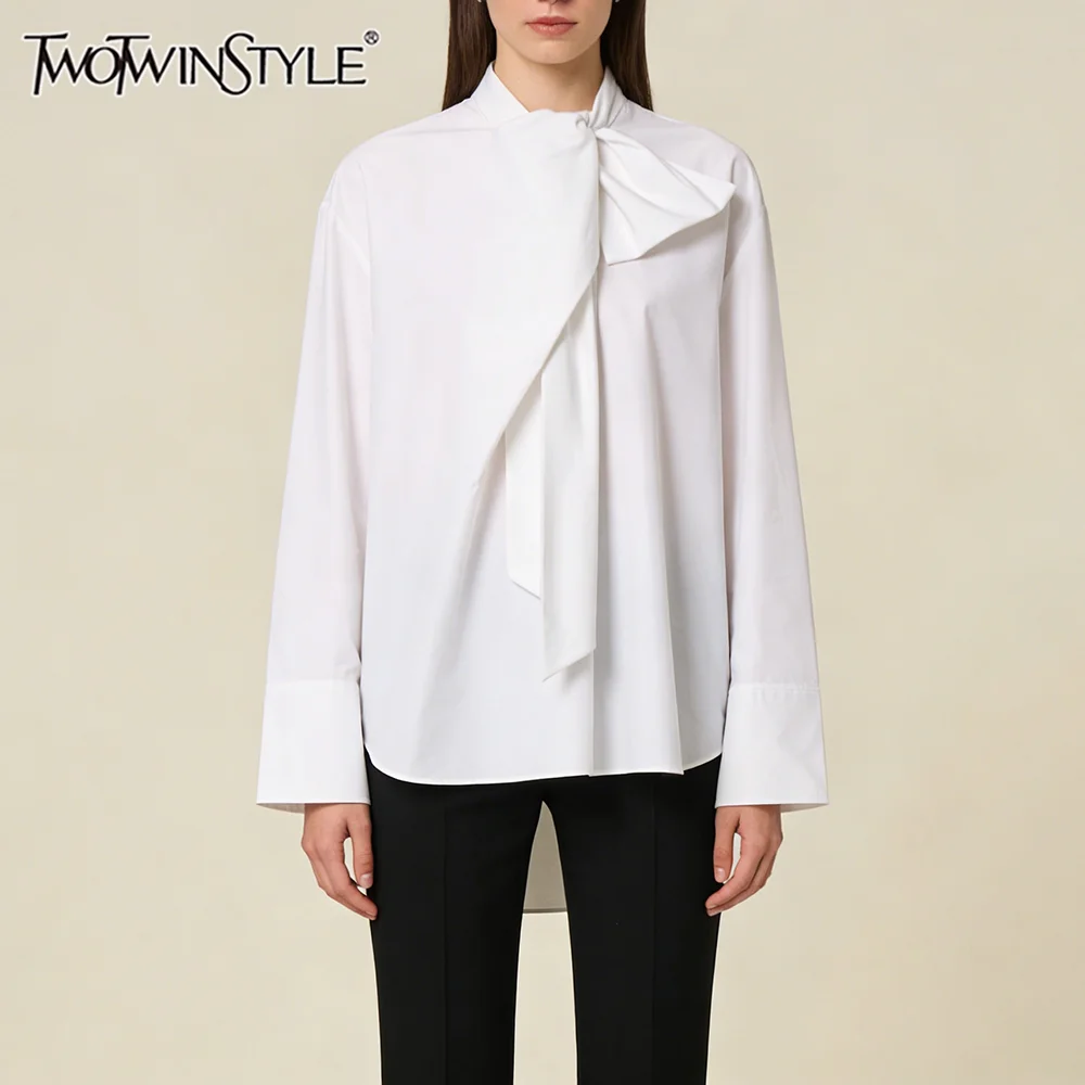 

Элегантная повседневная белая блузка оверсайз TWOTWINSTYLE для женщин с бантом на воротнике, длинным рукавом, для офиса и деловых встреч