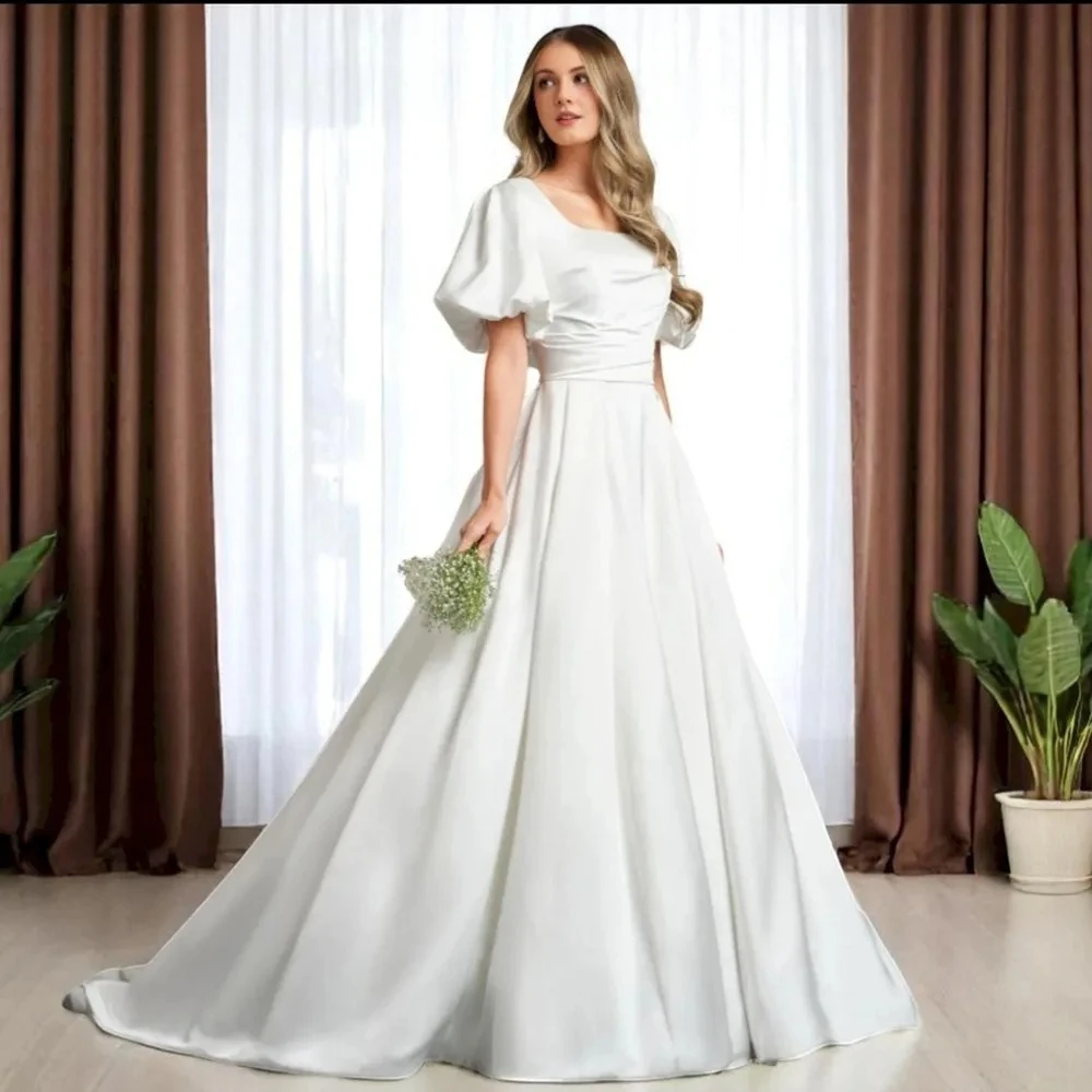 Arabisches Hochzeitskleid mit Rundhalsausschnitt, maßgeschneidert, elfenbeinfarbenes Satin, kurze Ärmel, muslimisches Brautkleid, A-Linie, Braut-Partykleid