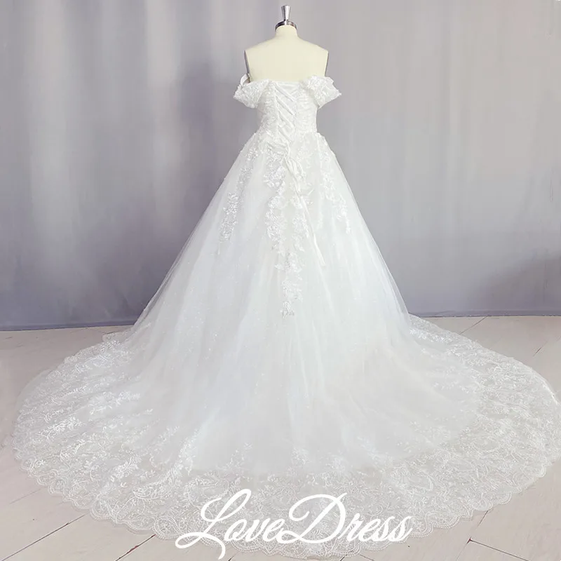 Lovedress ภาพที่แท้จริงรักชุดแต่งงานเปิดไหล่ลูกไม้ขึ้น appliques เจ้าสาวชุดไปงานเต้นรำศาลรถไฟ vestido de noiva